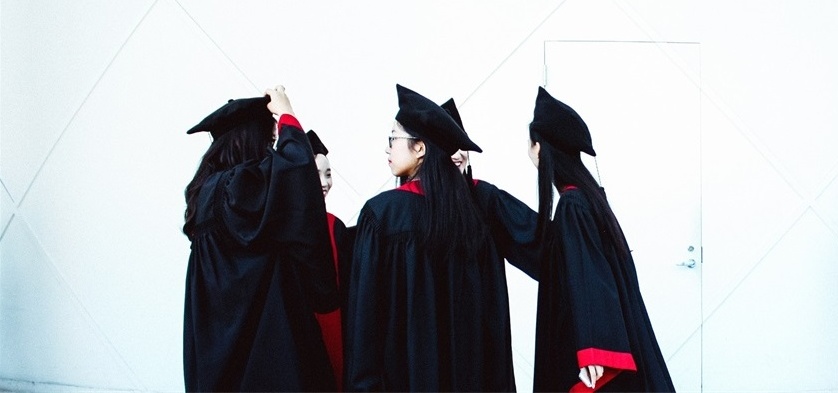 关于高考后留学韩国选专业，选热门or喜欢的？