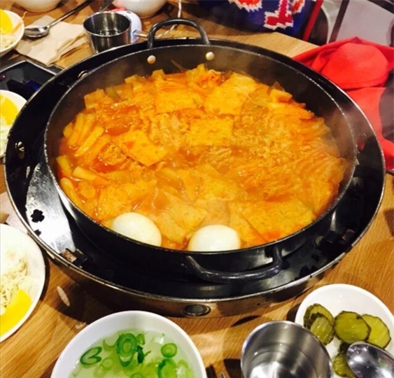 韩国东亚大学附近的美食：部队火锅
