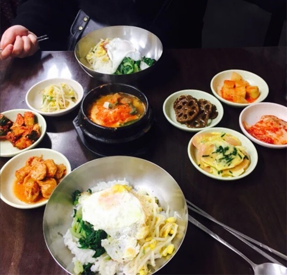 韩国东亚大学附近的美食：拌饭
