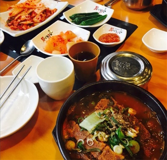 韩国东亚大学附近的美食：土豆排骨汤