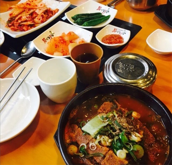 韩国东亚大学附近的美食:土豆排骨汤