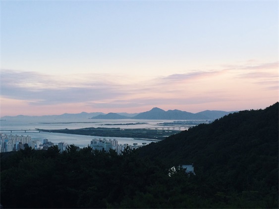 韩国东亚大学附近的乘鹤山