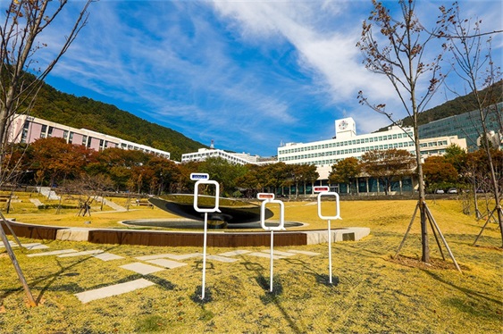 韩国东亚大学乘鹤校区秋季风景