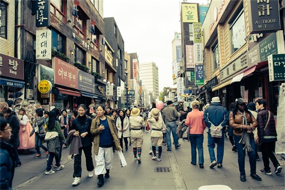 韩国街头，韩国留学打工